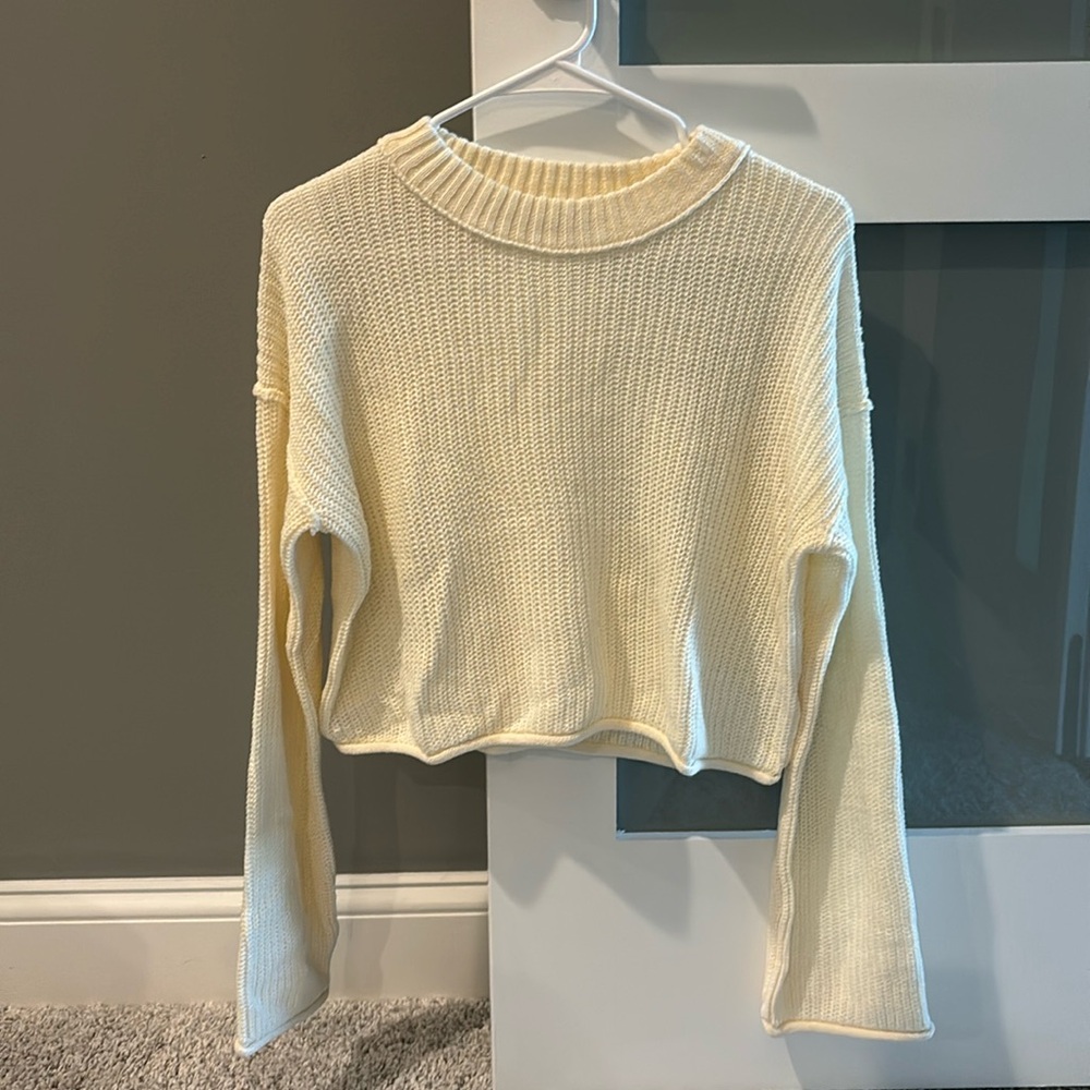 3/$10 🌼 Crop top sweater